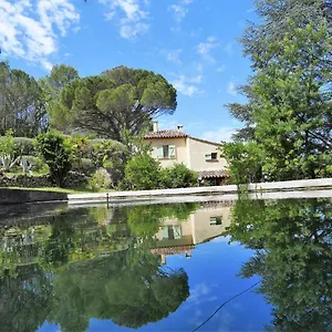 https://le-mas-des-oliviers-salernes.fr-provencehotel.com