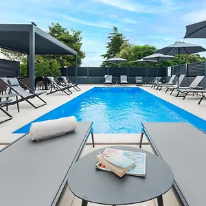 https://luxury-residence-levante.in-istria.net
